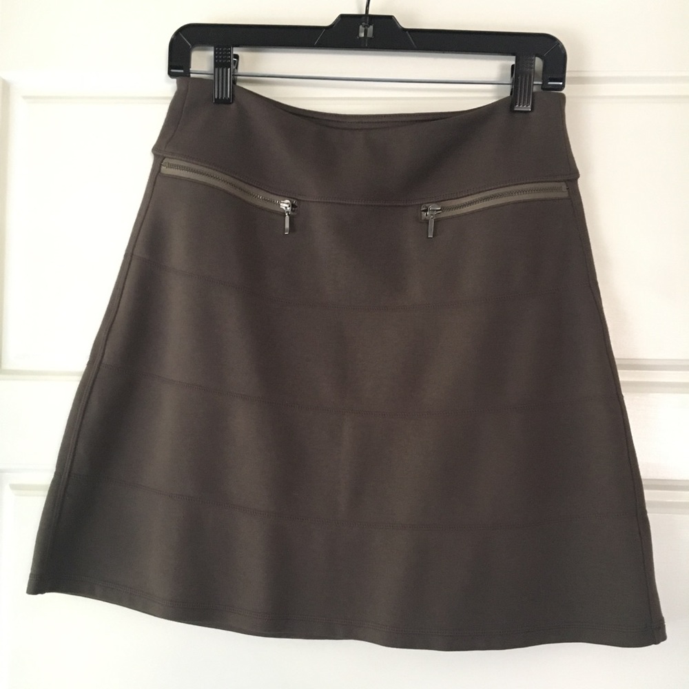 Athleta strata skirt XS olive green